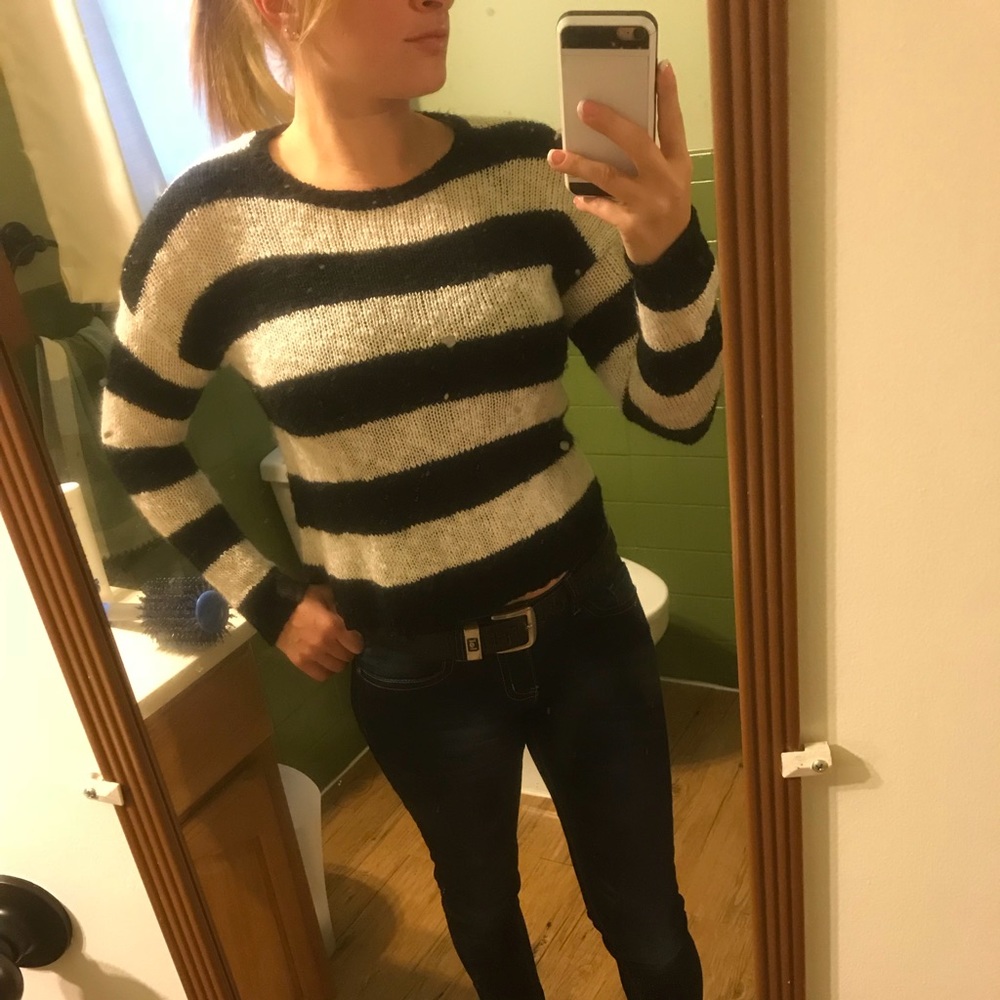 Black and white striped sweater - Picture 5 of 5
